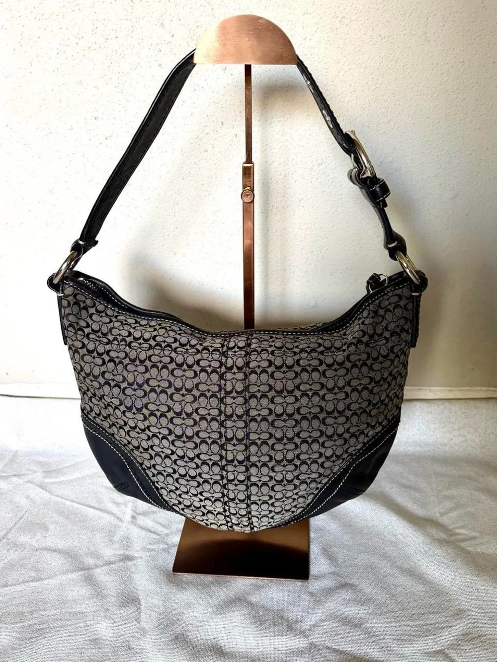 Coach semi circular